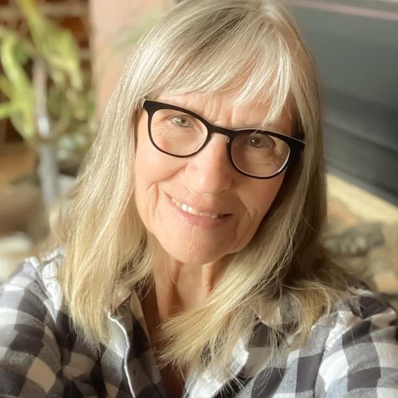 Profile Picture of Louise Joseph (@louisejoseph) on Poshmark