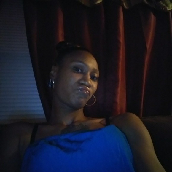 Profile Picture of Paula Parks (@slimlady32) on Poshmark