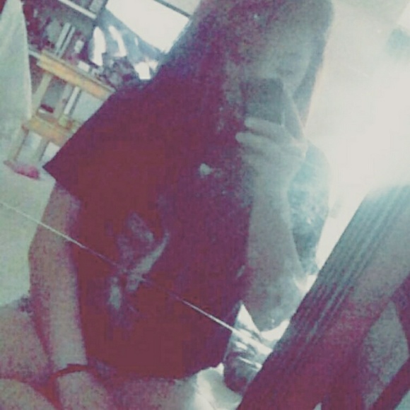 Profile Picture of Hailee Deshields (@purpalxxhd) on Poshmark