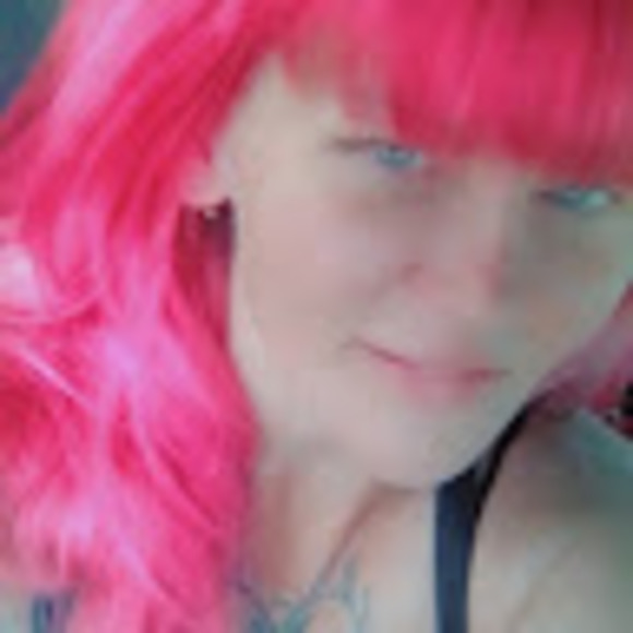 Profile Picture of Mellanie Howton (@howtonmellanie) on Poshmark