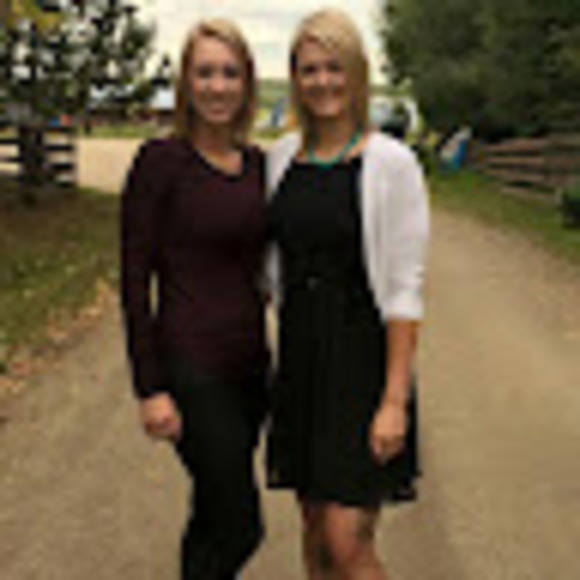 Profile Picture of Kristie Dekker (@kristiedekker) on Poshmark