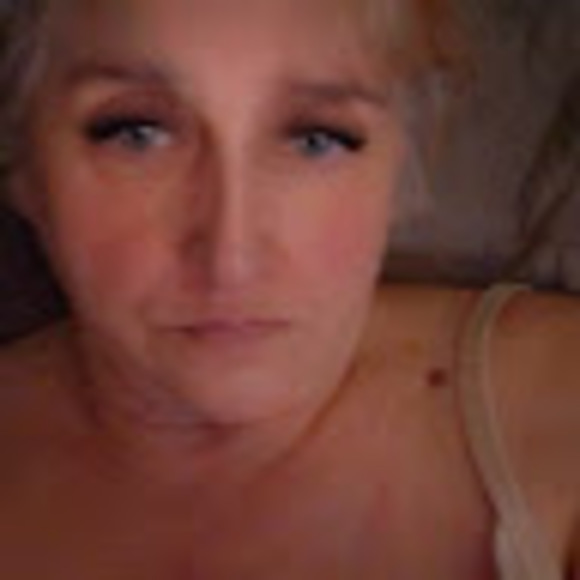 Profile Picture of Ulli Anderson (@ullianderson) on Poshmark