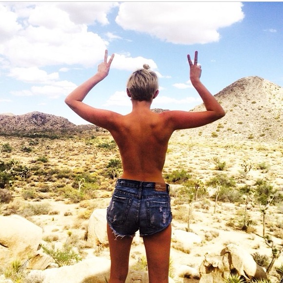 Profile Picture of Emma Haedrich (@emmahaedrich) on Poshmark