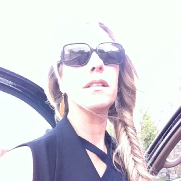 Profile Picture of Mj Daitch (@mjfd21) on Poshmark