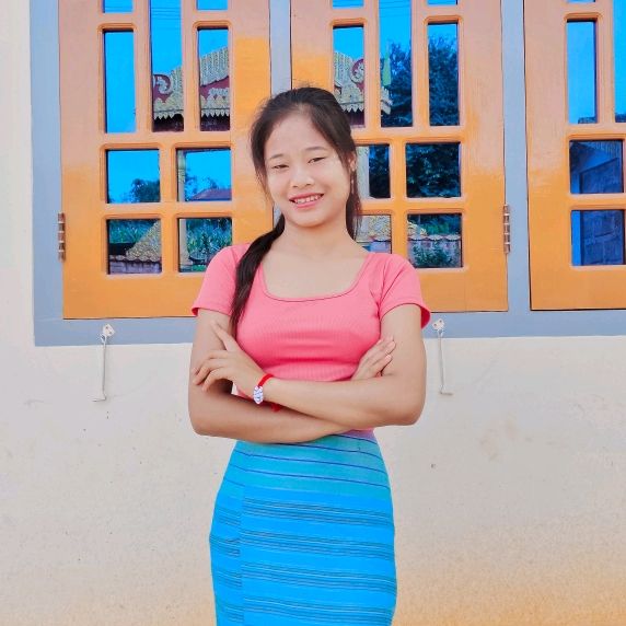 Profile Picture of ၶိူဝ်း  လၢဝ် (@harknangloa) on Tiktok