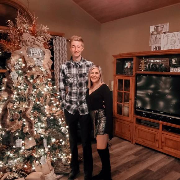 Profile Picture of Allyson Nesselhauf (@anesselhauf) on Poshmark