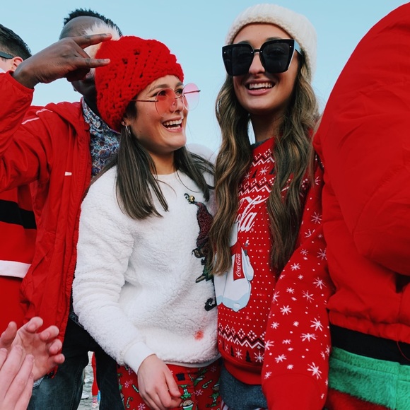 Profile Picture of Julianna Cavallone (@jcavallonee) on Poshmark