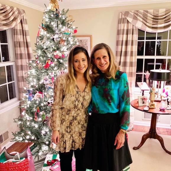 Profile Picture of Kim Fryer (@kimfryer14) on Poshmark