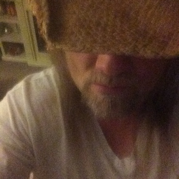 Profile Picture of James Barney (@jamesbarnett1) on Poshmark