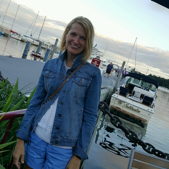 Profile Picture of Kristin Feightner (@kristinanne1213) on Poshmark