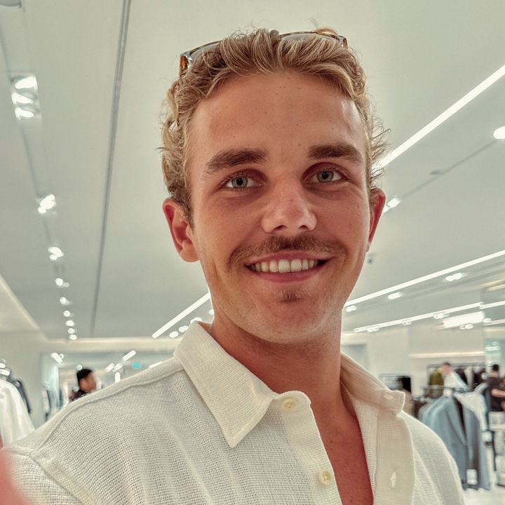 Profile Picture of   Liever blond of liever doof... (@lucsimons) on Tiktok