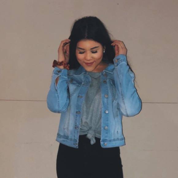 Profile Picture of Bianca Blanco (@bianca_blanco) on Poshmark