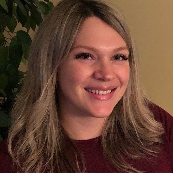 Profile Picture of Katrina Weierman (@weierman) on Poshmark