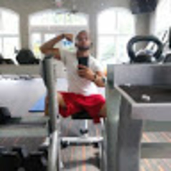 Profile Picture of Christopher Reardon (@reardonc40) on Poshmark