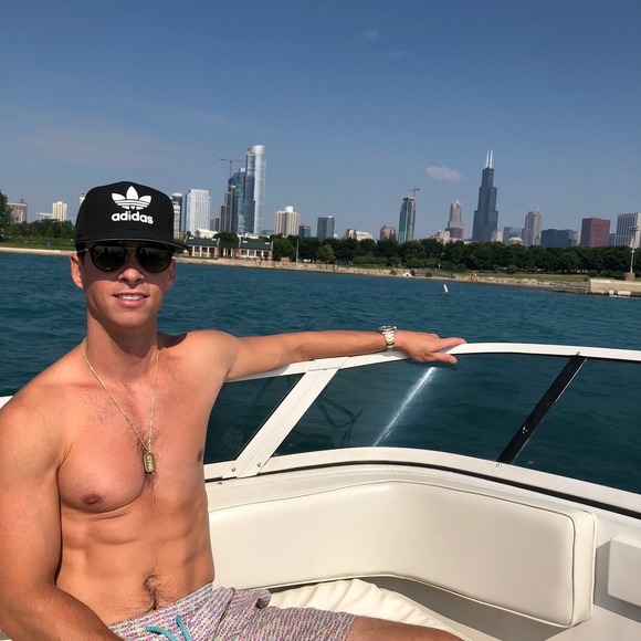Profile Picture of Brandon Seniff (@bseniff) on Poshmark