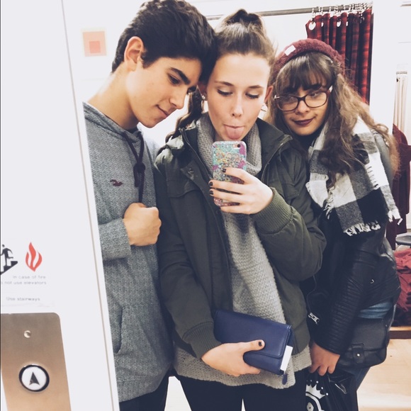 Profile Picture of Grace Dixon (@gracedixon1208) on Poshmark