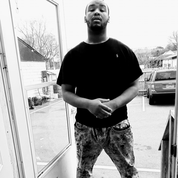 Profile Picture of Wesley Martin (@wesleymartin226) on Poshmark