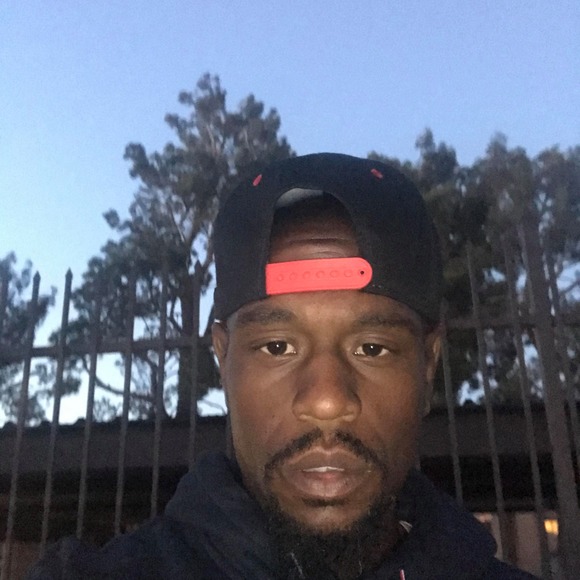 Shawn Thedford - Poshmark Profile Picture of Shawn Thedford (@shawnthedford) on Poshmark