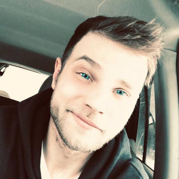 Profile Picture of Sterling Tissue (@strawman1994) on Poshmark