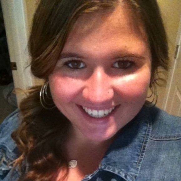 Profile Picture of Taylor Dunlap (@um_taytay) on Poshmark