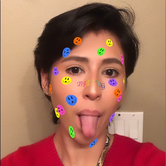 Profile Picture of Pamela Alvarez (@texaswildfl0wer) on Poshmark