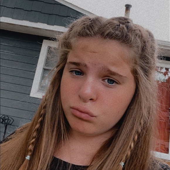 Profile Picture of Savannah Sesemann (@savsesemann) on Poshmark