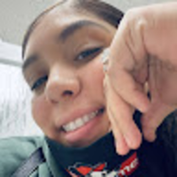Profile Picture of Alexis Gaxiola (@alexisgaxiol977) on Poshmark