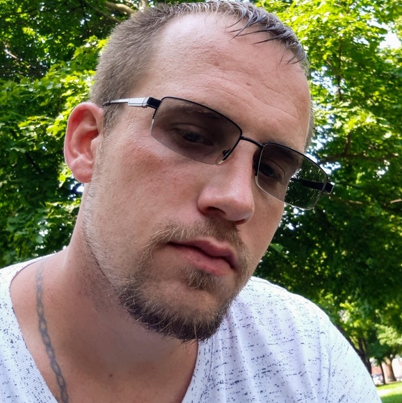 Profile Picture of Drew Kern (@drewk0991) on Poshmark