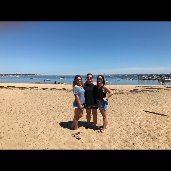 Profile Picture of Connie Dilallo (@cdilallo) on Poshmark