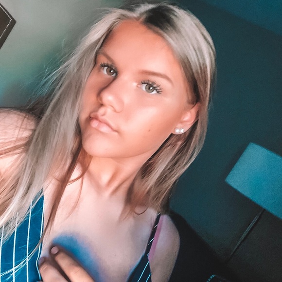 Profile Picture of Thalia Dulligan (@thaldulligan) on Poshmark