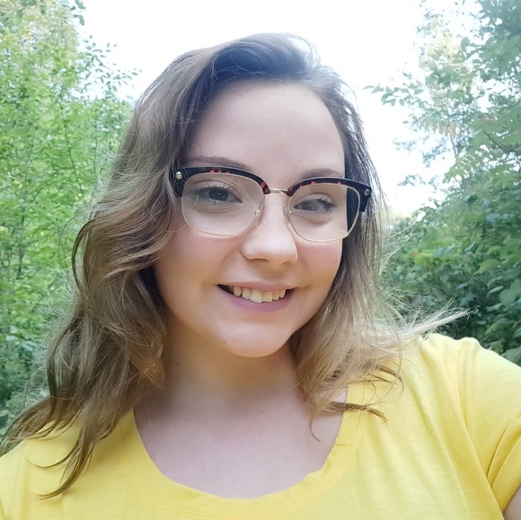 Profile Picture of Amber Wirth (@amberwirth2020) on Poshmark