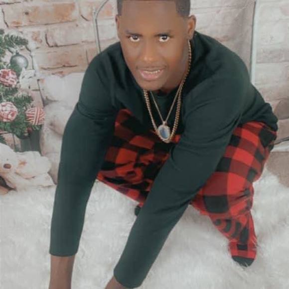 Profile Picture of Vincent Jackson (@vincentjacks803) on Poshmark