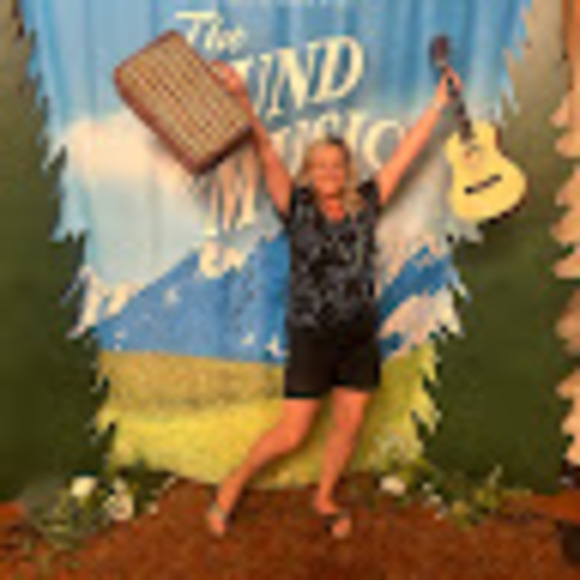 Profile Picture of Carrie Acon (@carrieannacon) on Poshmark