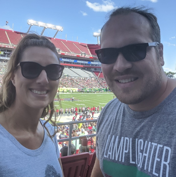 Profile Picture of Lisa Vanderzwaag (@lisavanderzwaag) on Poshmark