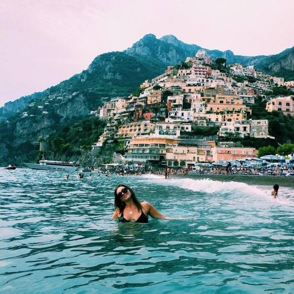 Profile Picture of Phoebe Parker (@phunkyfeebs) on Poshmark