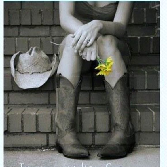 Profile Picture of Jodie Windjue (@jodiewindjue) on Poshmark