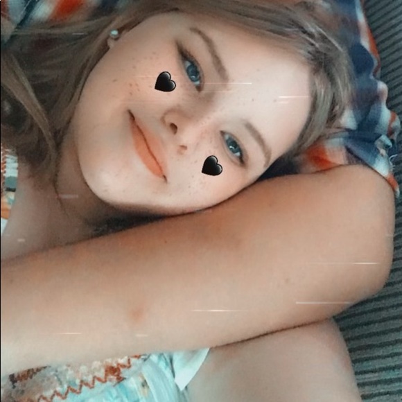 Profile Picture of Sarah Heizer (@sarah_heizer) on Poshmark