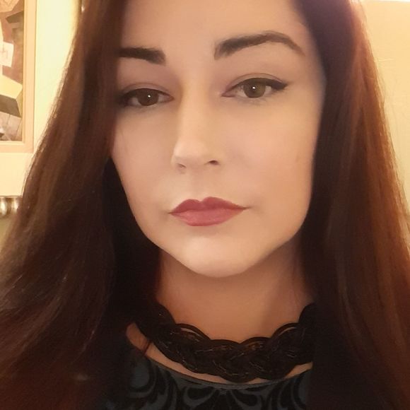 Profile Picture of Emily Axtens (@slyshopper) on Poshmark