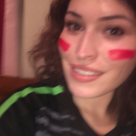 Profile Picture of Veronica Gonsalez (@vgun) on Poshmark