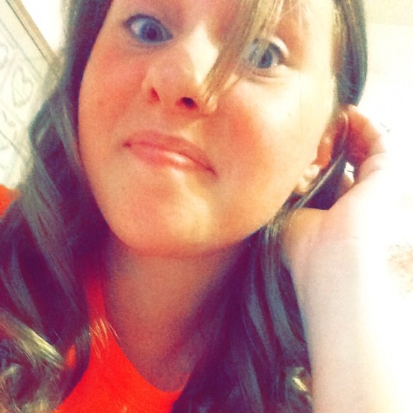 Profile Picture of Melanie Manuszak (@melanie3798) on Poshmark