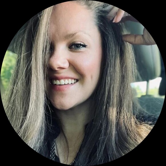 Profile Picture of Brianne Ouellette (@pm233) on Poshmark