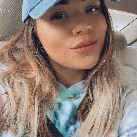 Celeste Jasmine - Poshmark Profile Picture of Celeste Jasmine (@celestejasmine) on Poshmark