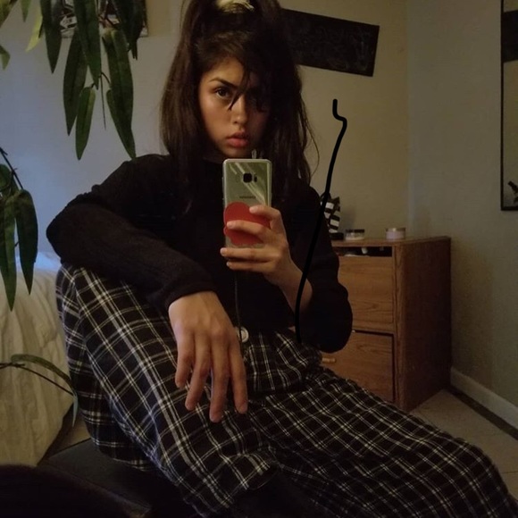 Profile Picture of Devina Rodriguez (@devivianr) on Poshmark