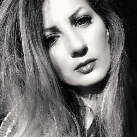 Profile Picture of Hourie Naderi (@hourie77) on Poshmark