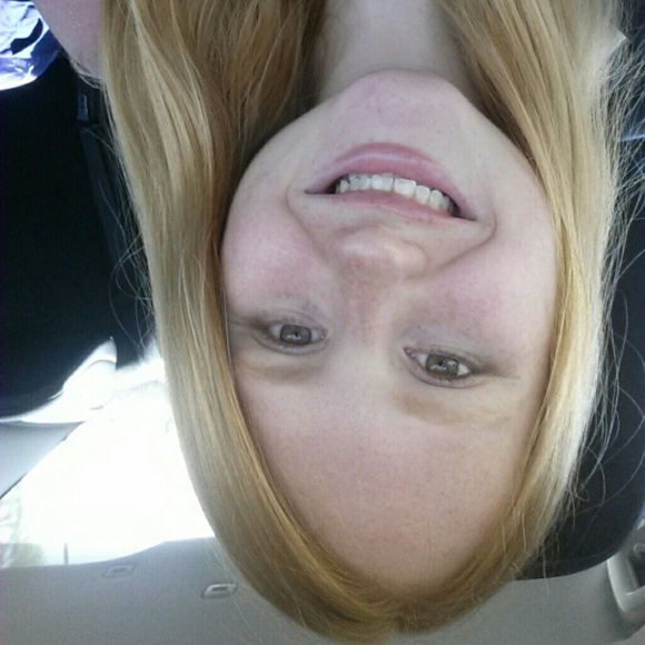 Profile Picture of Mikay Elliott (@mikay22) on Poshmark