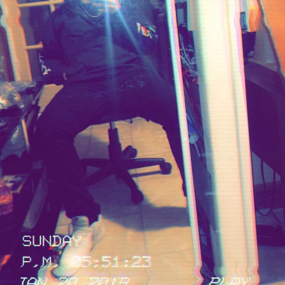 Profile Picture of Joshua Gutierrez (@joshua_gutierre) on Poshmark
