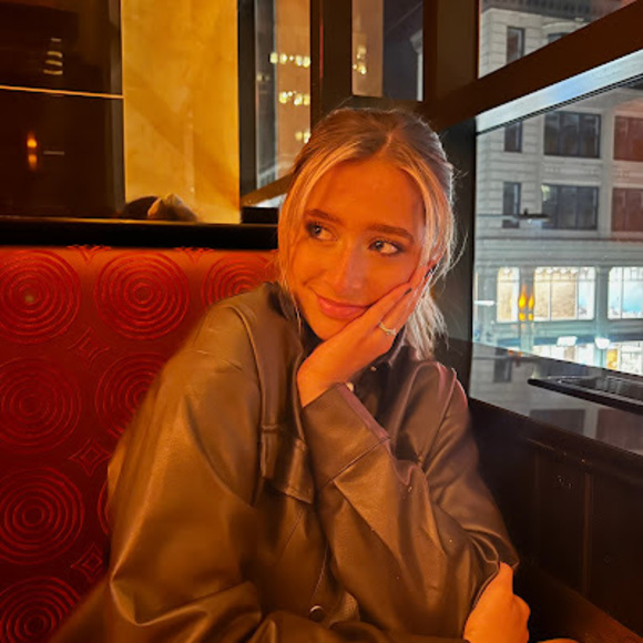 Profile Picture of Carly Perdue (@carlybperdue) on Poshmark