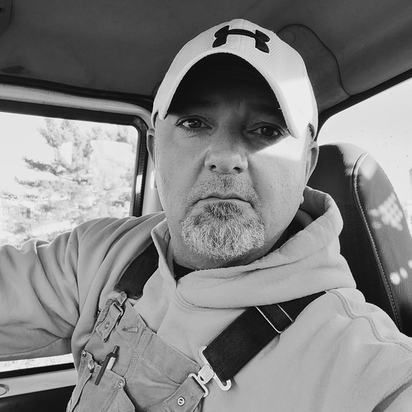 Profile Picture of Tommy Cloughley (@tgc19704501) on Poshmark