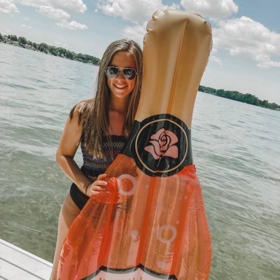 Profile Picture of Emma Kern (@Emmakern10) on Twitter