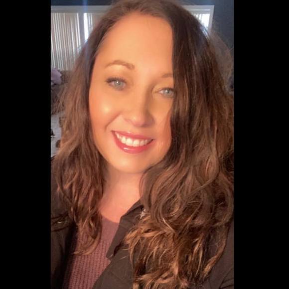 Profile Picture of Paula Wiley (@paulawiley960) on Poshmark